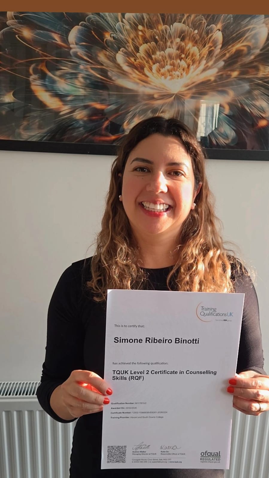 Simone Binotti com certificado de Counselling Skills no Reino Unido